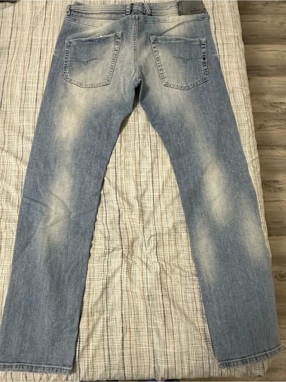 Diésel Belther Men's Light Wash Blue Jeans - Classic Straight Fit